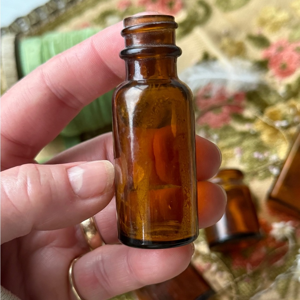 Set of 4 Antique Amber Glass Medicinal Apothecary Bottles - Picture 5 of 11